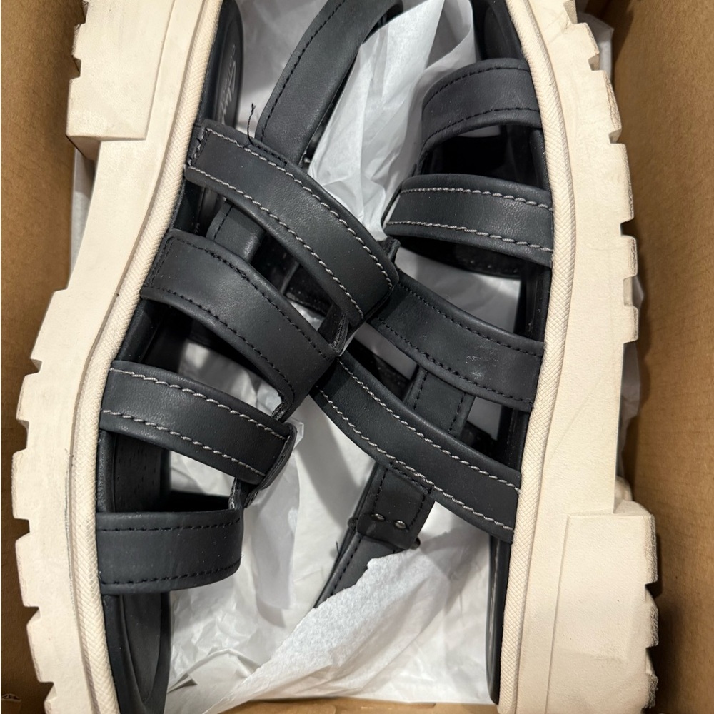 Clarks Coast Shine Black Leather Sandals